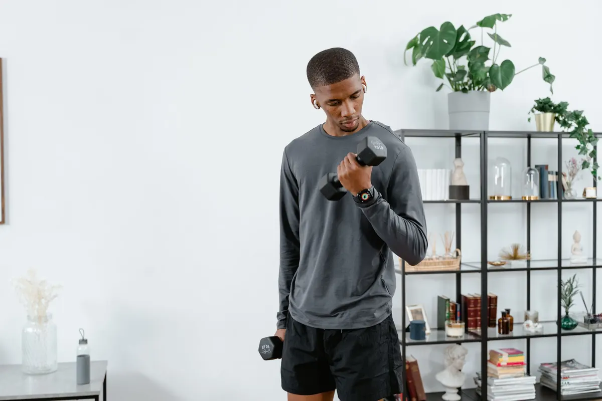 How to Track Strength Training on a Smartwatch Without Gym Equipment